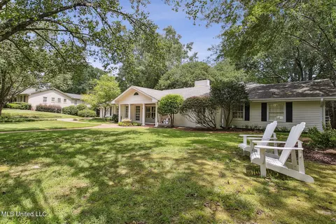 Exterior - 2016 Douglass Dr, Jackson, MS 39211 photo 5 of 13