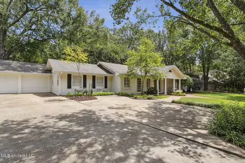 Exterior - 2016 Douglass Dr, Jackson, MS 39211 photo 3 of 13