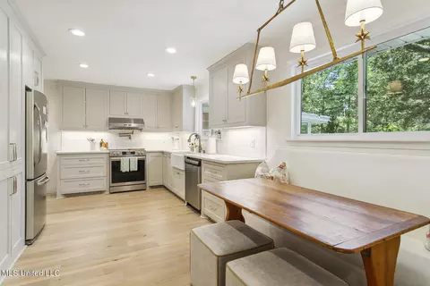 Kitchen - 2016 Douglass Dr, Jackson, MS 39211 photo 1 of 4