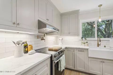 Kitchen - 2016 Douglass Dr, Jackson, MS 39211 photo 4 of 4