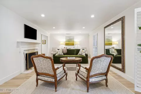 Living - 2016 Douglass Dr, Jackson, MS 39211 photo 2 of 5