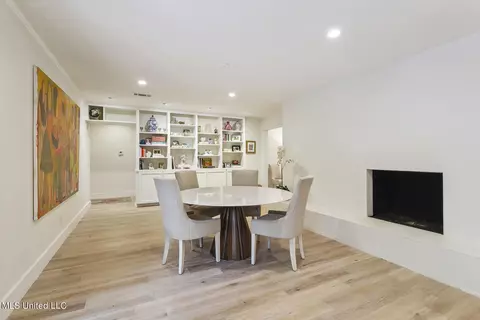 Dining - 2016 Douglass Dr, Jackson, MS 39211 photo 2 of 4