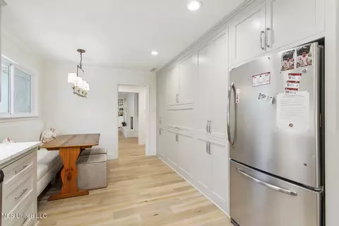 Entry Way - 2016 Douglass Dr, Jackson, MS 39211 photo 2 of 2