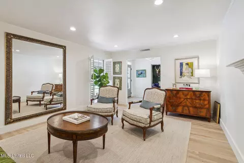 Living - 2016 Douglass Dr, Jackson, MS 39211 photo 5 of 5