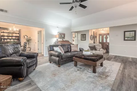 3374 Oak Leaf Dr, Olive Branch, MS 38654 photo 4