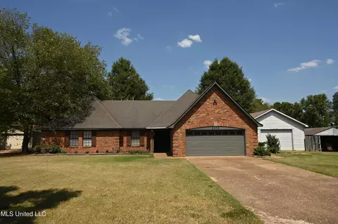 3374 Oak Leaf Dr, Olive Branch, MS 38654