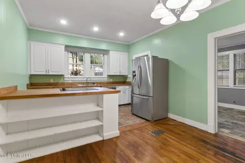 Kitchen - 3056 Oxford Ave, Jackson, MS 39216 photo 1 of 6
