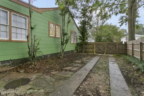 Exterior - 3056 Oxford Ave, Jackson, MS 39216 photo 3 of 4