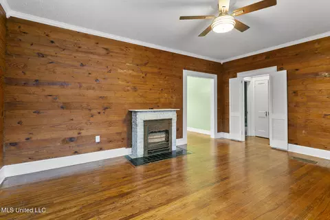Living - 3056 Oxford Ave, Jackson, MS 39216 photo 2 of 2