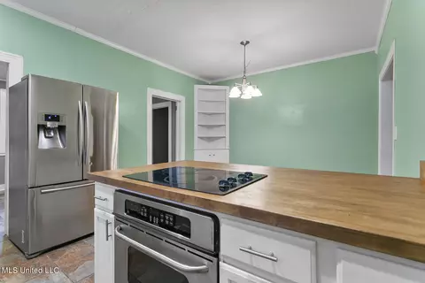Kitchen - 3056 Oxford Ave, Jackson, MS 39216 photo 4 of 6