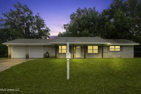 203 Delores St, Bay Saint Louis, MS 39520