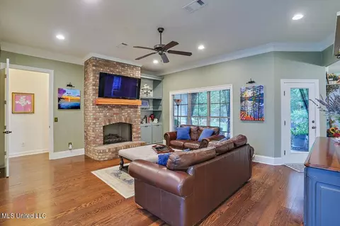 Living - 102 Savoy Park, Madison, MS 39110 photo 1 of 2