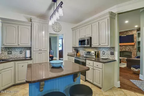 Kitchen - 102 Savoy Park, Madison, MS 39110 photo 4 of 4