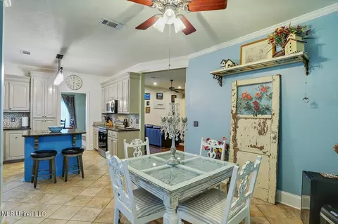 Dining - 102 Savoy Park, Madison, MS 39110 photo 2 of 4