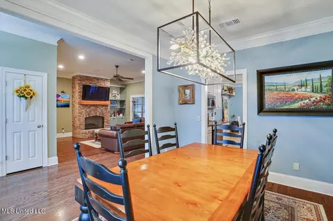 Dining - 102 Savoy Park, Madison, MS 39110 photo 4 of 4