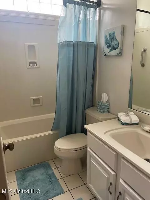 Bath - 7828 Loa Pl, Diamondhead, MS 39525 photo 2 of 6