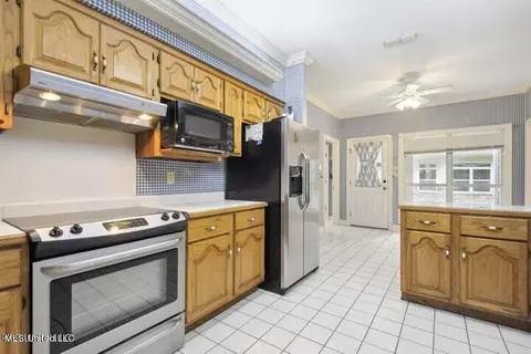 Kitchen - 7828 Loa Pl, Diamondhead, MS 39525 photo 1 of 3