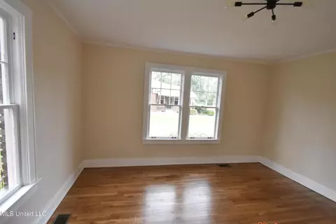 Living - 117 E Adams Ave, Greenwood, MS 38930 photo 9 of 9