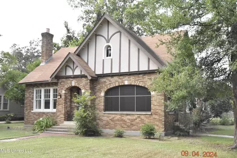 117 E Adams Ave, Greenwood, MS 38930