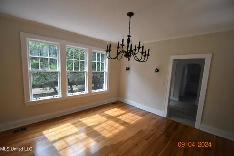 Dining - 117 E Adams Ave, Greenwood, MS 38930 photo 1 of 2