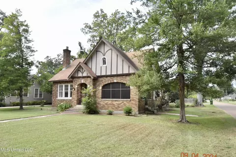 Exterior - 117 E Adams Ave, Greenwood, MS 38930 photo 5 of 9