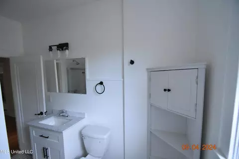 Bath - 117 E Adams Ave, Greenwood, MS 38930 photo 4 of 4