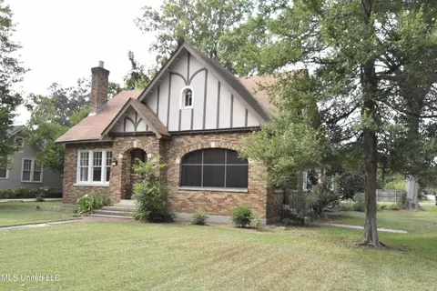 Exterior - 117 E Adams Ave, Greenwood, MS 38930 photo 6 of 9