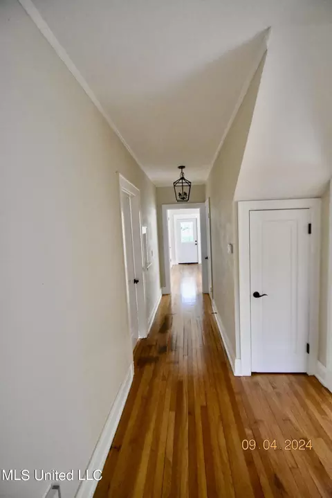 Entry Way - 117 E Adams Ave, Greenwood, MS 38930 photo 2 of 3