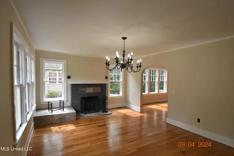 Living - 117 E Adams Ave, Greenwood, MS 38930 photo 1 of 9