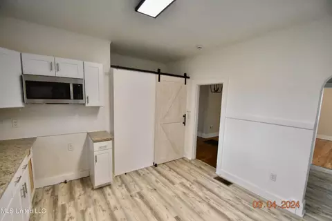 Entry Way - 117 E Adams Ave, Greenwood, MS 38930 photo 1 of 3