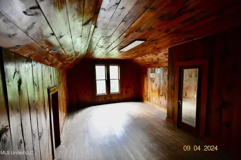 Bedroom - 117 E Adams Ave, Greenwood, MS 38930 photo 3 of 4