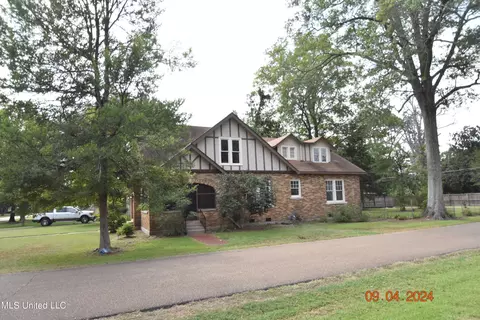 Exterior - 117 E Adams Ave, Greenwood, MS 38930 photo 2 of 9