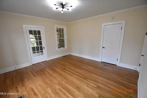 Living - 117 E Adams Ave, Greenwood, MS 38930 photo 7 of 9