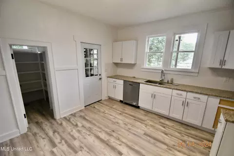 Kitchen - 117 E Adams Ave, Greenwood, MS 38930 photo 1 of 2