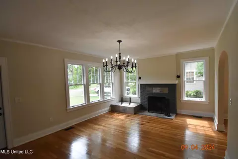 Living - 117 E Adams Ave, Greenwood, MS 38930 photo 2 of 9