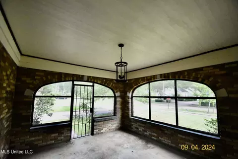 Exterior - 117 E Adams Ave, Greenwood, MS 38930 photo 4 of 9