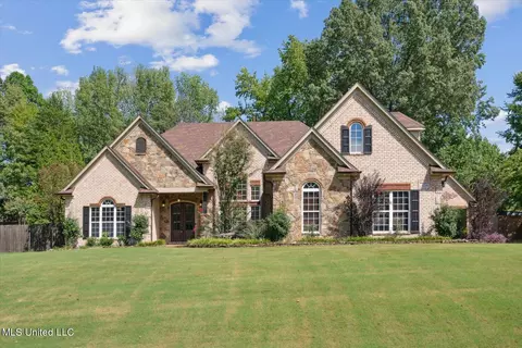 4238 W Dickens Place Dr, Southaven, MS 38672