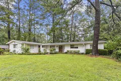 5268 Wayneland Dr, Jackson, MS 39211