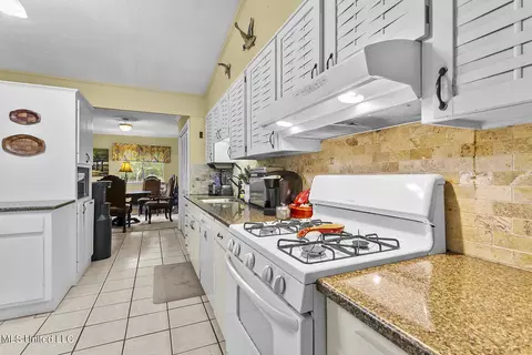 5268 Wayneland Dr, Jackson, MS 39211 photo 8