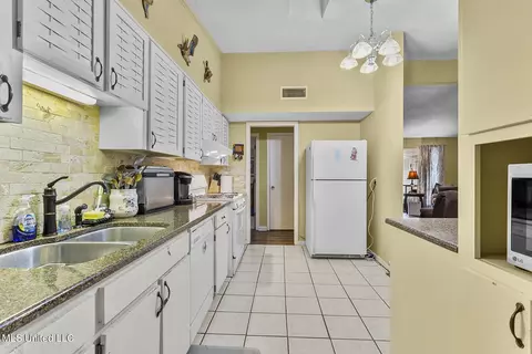 5268 Wayneland Dr, Jackson, MS 39211 photo 10
