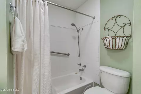 Bath - 7318 Ahi Dr, Diamondhead, MS 39525 photo 5 of 7