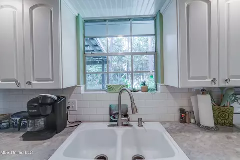 Kitchen - 7318 Ahi Dr, Diamondhead, MS 39525 photo 3 of 6