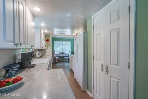 Kitchen - 7318 Ahi Dr, Diamondhead, MS 39525 photo 2 of 6