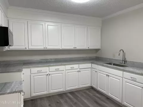 208 Forest Ave, Jackson, MS 39206 photo 2