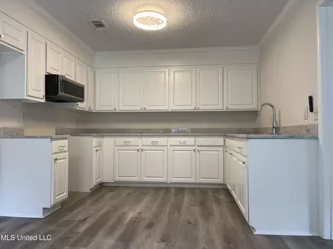 208 Forest Ave, Jackson, MS 39206 photo 3