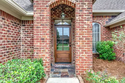 137 W Clearview Dr, Madison, MS 39110 photo 2