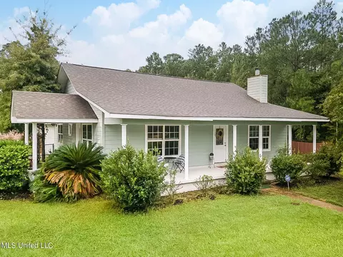 100 Fernwood Dr, Pass Christian, MS 39571
