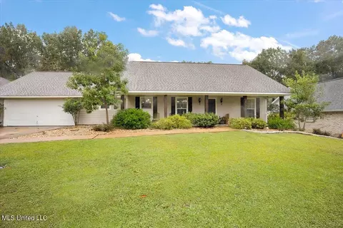 15 Lamplighter Rd, Pearl, MS 39208