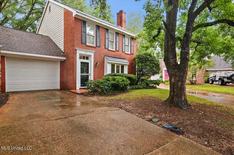 8 Oak Ford Ct, Jackson, MS 39211