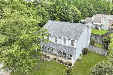 13 N Lakeview Dr, Ocean Springs, MS 39564